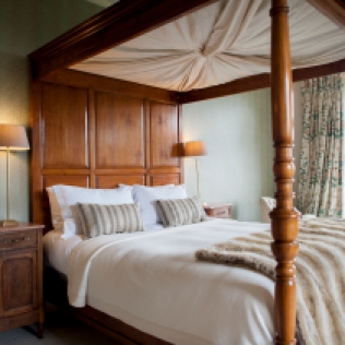 Four-poster King-size bed in this large rental property